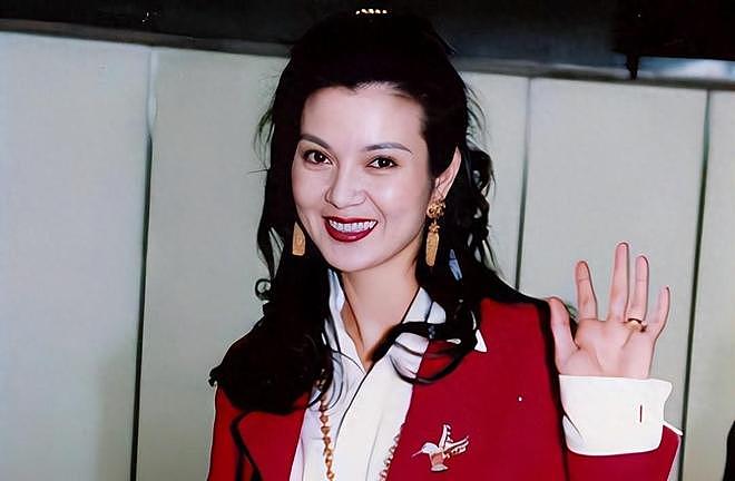 曾演小婉君出名，24岁嫁百亿豪门生5个孩子，离婚30年成人生赢家（组图） - 1
