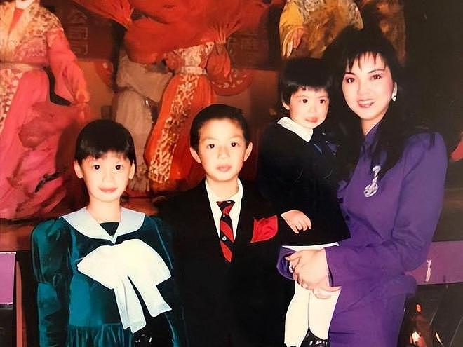 曾演小婉君出名，24岁嫁百亿豪门生5个孩子，离婚30年成人生赢家（组图） - 4