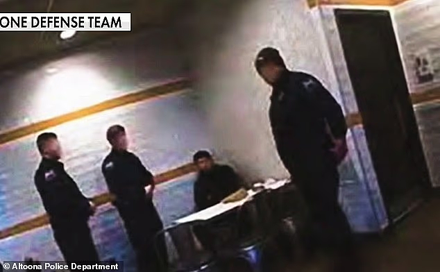 枪杀美医保CEO枪手狱中险“被自杀”?最新庭审狱警曝炸裂细节:每小时看他7次怕出事(组图) - 6