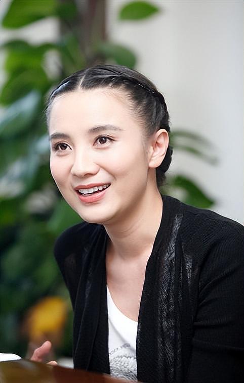 官媒发文,高调官宣45岁宋佳喜讯,她让整个娱乐圈刮目相看(组图) - 14