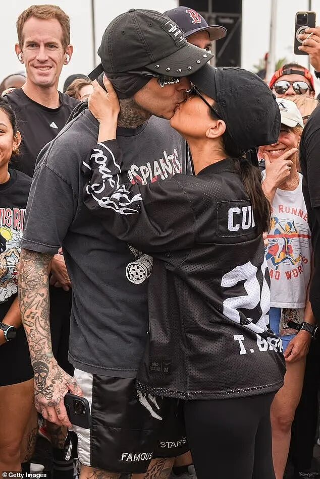 卡戴珊大姐陷窒息婚姻!刚高龄生娃,1米9老公强拉她跑5公里?粉丝:她已被洗脑(组图) - 5