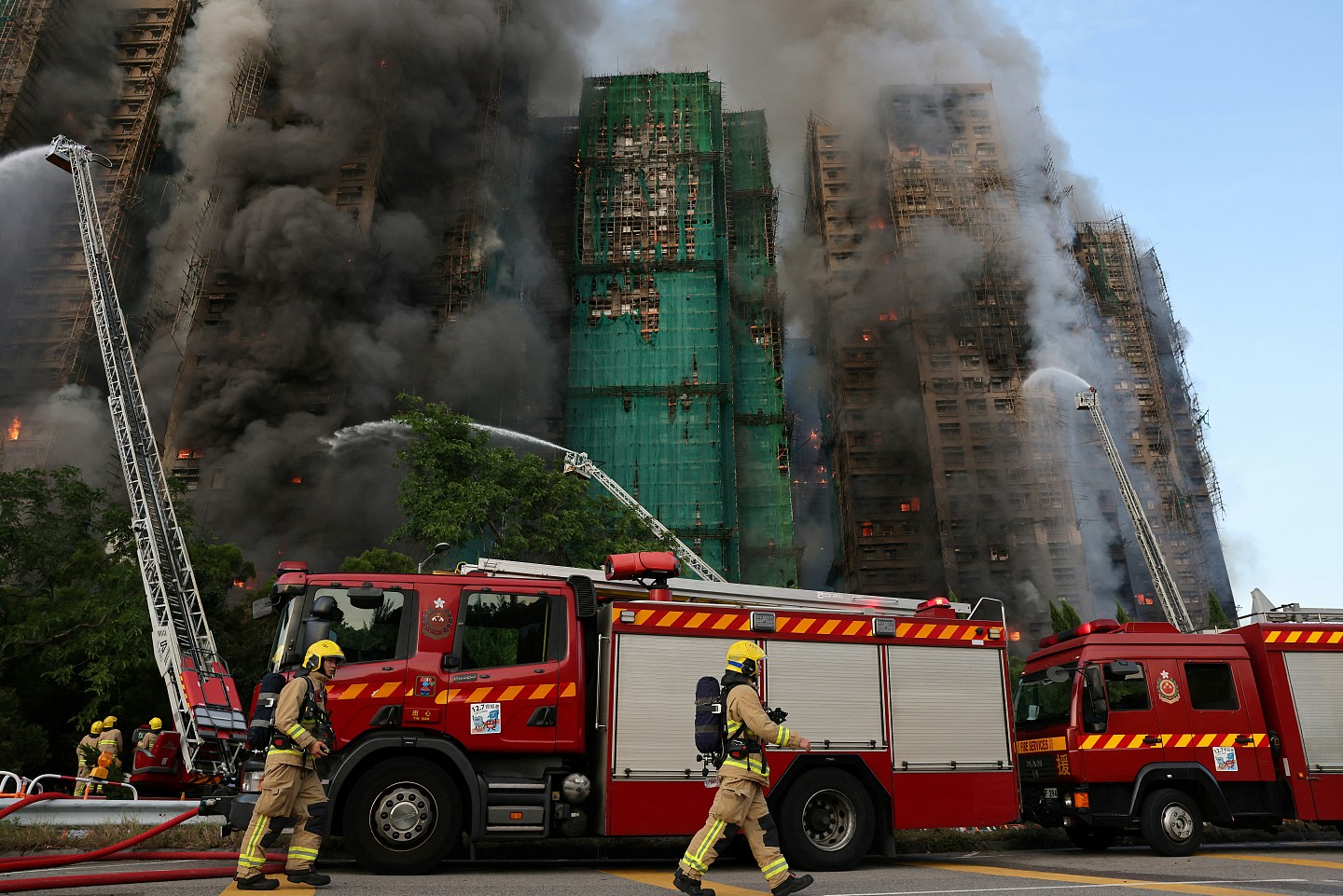 台网红八炯：香港大火事件“两三小时仅一辆消防车”言论惹怒网民（组图） - 7