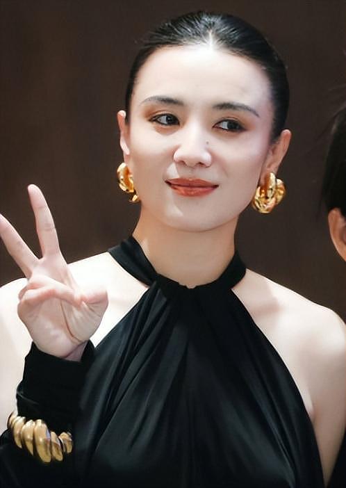 官媒发文,高调官宣45岁宋佳喜讯,她让整个娱乐圈刮目相看(组图) - 28