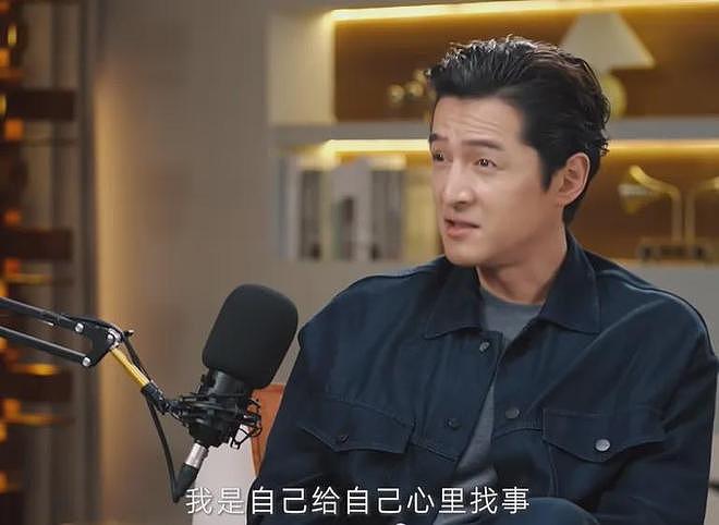 胡歌43岁了还把妈妈挂嘴边，被吐槽是妈宝男，上热搜连累妈妈挨骂（组图） - 9