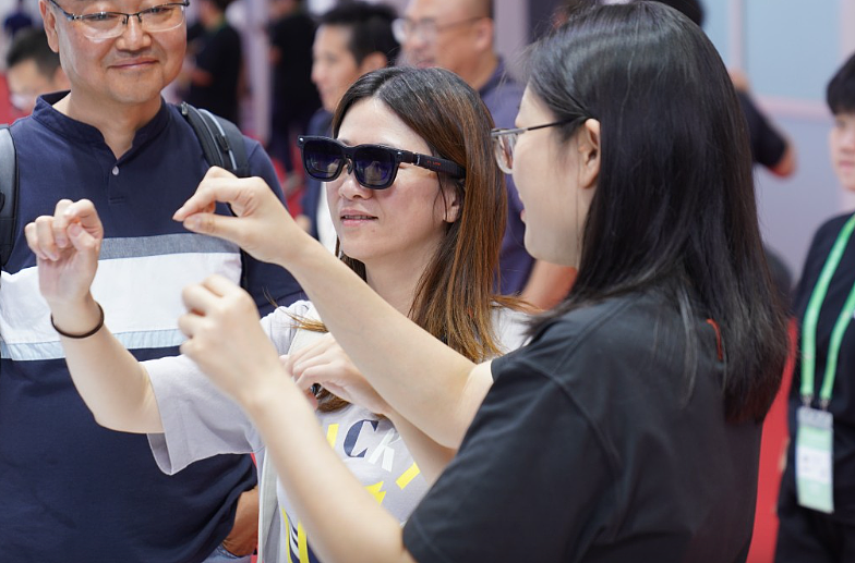深圳华强北智能眼镜新热潮！数百元白牌货助发展（组图） - 2
