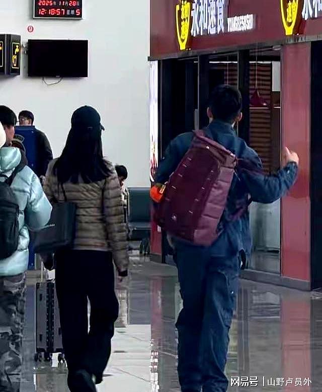 杨采钰被富三代老公雪地公主抱!张向荣满眼宠溺,豪门爱情甜到齁(组图) - 5