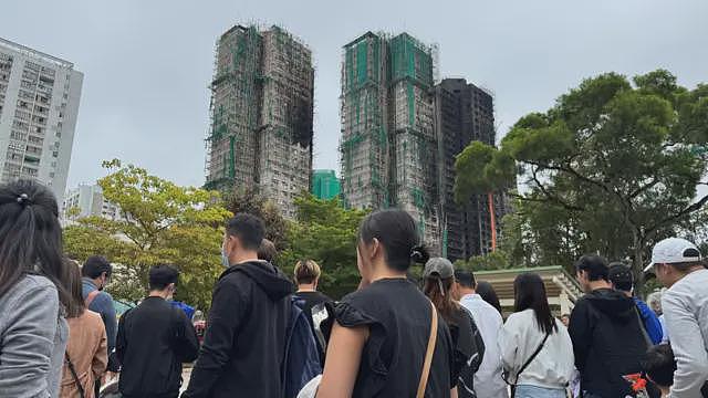 香港宏福苑大火:死亡数增至156人,10名为外佣,成立“独立委员会”进行调查,民间记者会取消(组图) - 18