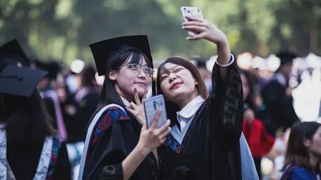 外媒：中国“国考”人数反超考研反映了什么样的经济和就业变化（组图） - 1