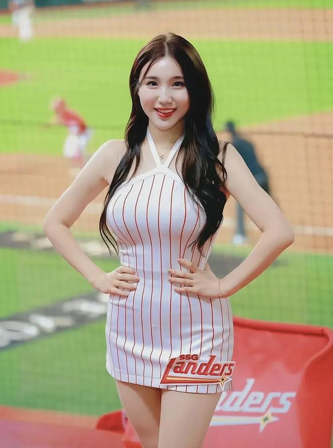 【美女】她又纯又欲,长相靓丽,火辣妖娆,S曲线让人看了还想看(组图) - 13