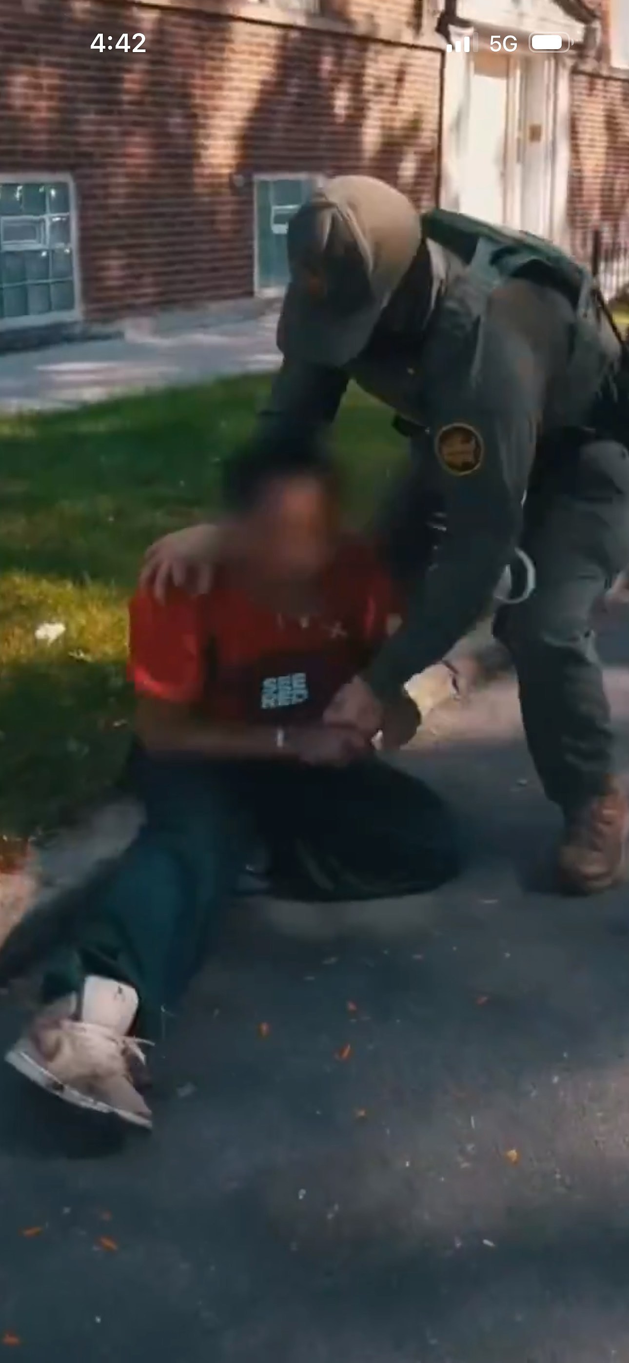 白宫发布拘捕非法移民影片擅用歌曲，当红歌手留言斥：邪恶（视频/组图） - 3