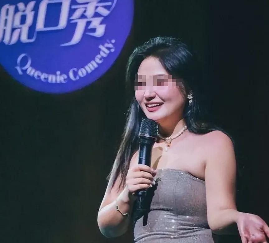 脱口秀女演员穿黑丝短裙表演被骂擦边！现场热情高涨这真不会教坏小孩（组图） - 19