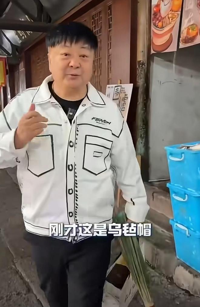 演员洪剑涛试戴帽子被要5元，不买不让戴，录视频闹大后景区道歉（组图） - 5