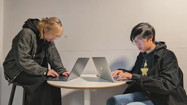香港宏福苑大火：从一张Google试算表到“报平安App”，为街坊织资讯网（组图） - 2