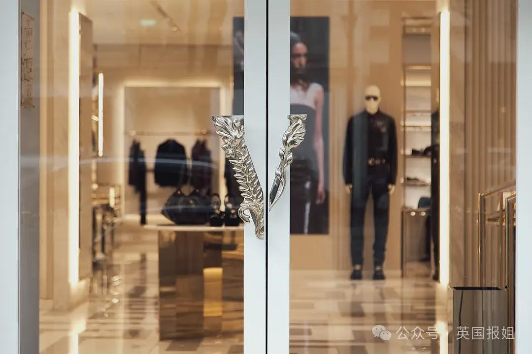 范思哲103亿“贱卖”给Prada！意大利奢侈品联姻，要涨价了（组图） - 16