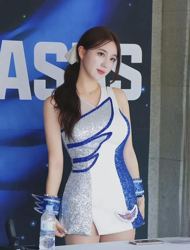 【美女】她又纯又欲,长相靓丽,火辣妖娆,S曲线让人看了还想看(组图) - 17