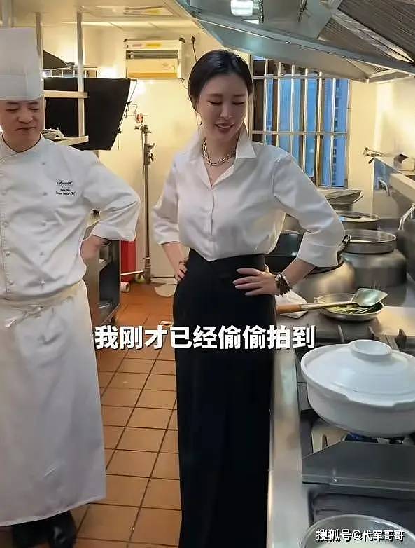 田朴珺彻底不装了!官宣新身份,胡歌亲自为她下厨(组图) - 15