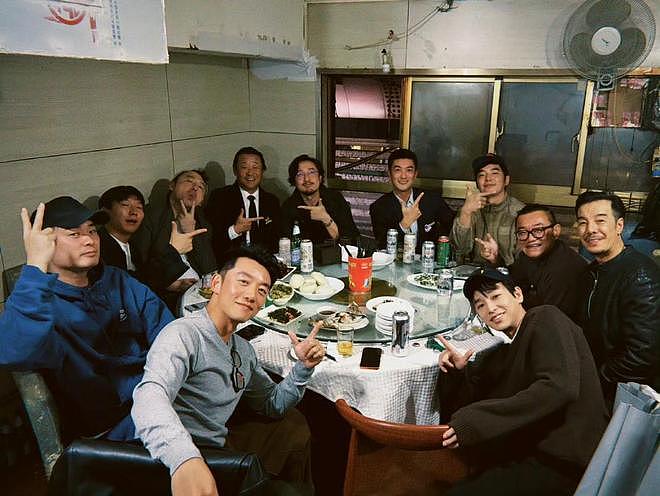 徐峥回上戏参加80周年校庆,被理发阿姨调侃没机会赚他钱,好有梗(组图) - 8