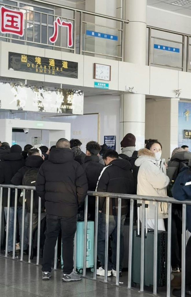 俄罗斯免签首日，中国黑河口岸现这样一幕（组图） - 2
