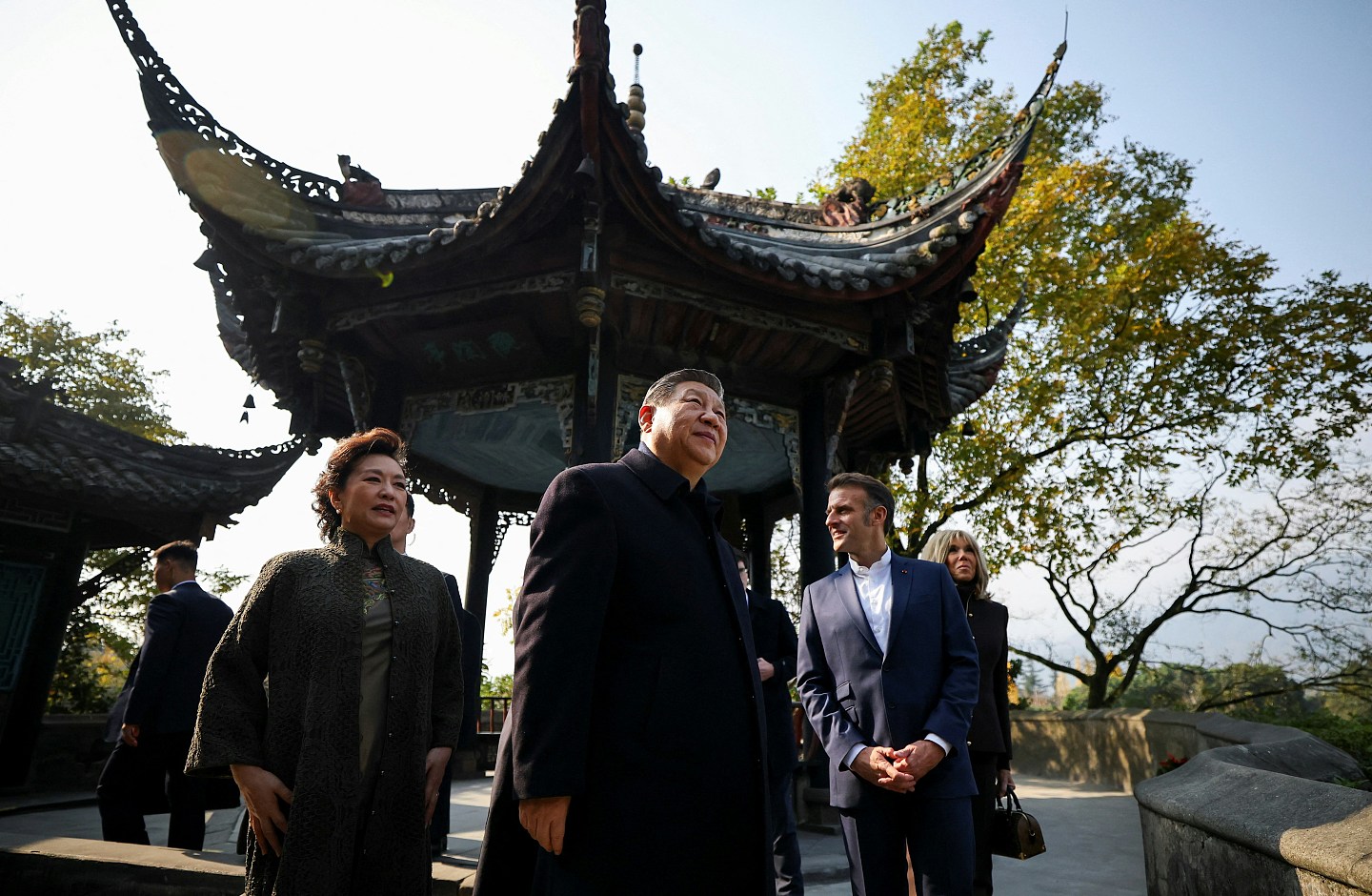 习近平与马克龙于都江堰非正式会晤,品茗共进午餐(组图) - 4