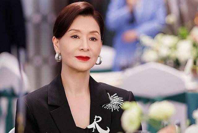 香港知名女星新剧霸气登场，多次和小鲜肉传绯闻（组图） - 1