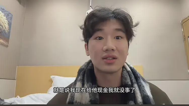 男子称俄免签第一天过去旅游就遭遇黑警（组图） - 3
