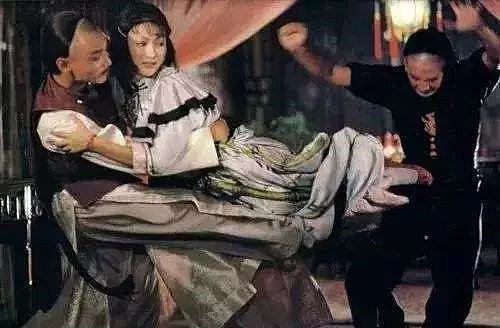 3岁街头乞讨，13岁做舞女，39岁自尽未遂，如今65岁重回巅峰：命运哪有什么道理？（组图） - 5