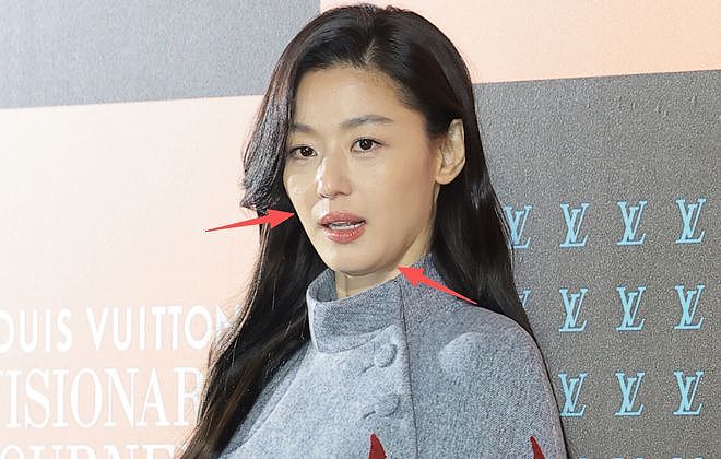全智贤出席LV风光不再，商业价值下滑待遇变差，强撑气场冷到搓手（组图） - 13