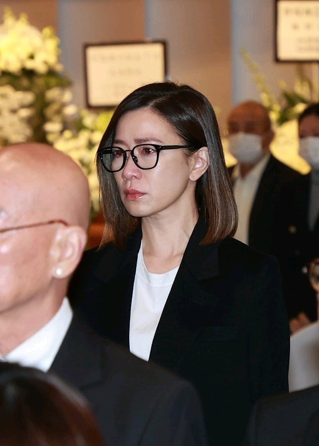 50岁佘诗曼称已看淡生死立好遗嘱:赚钱很辛苦不想被浪费,首回应不婚不育(组图) - 3