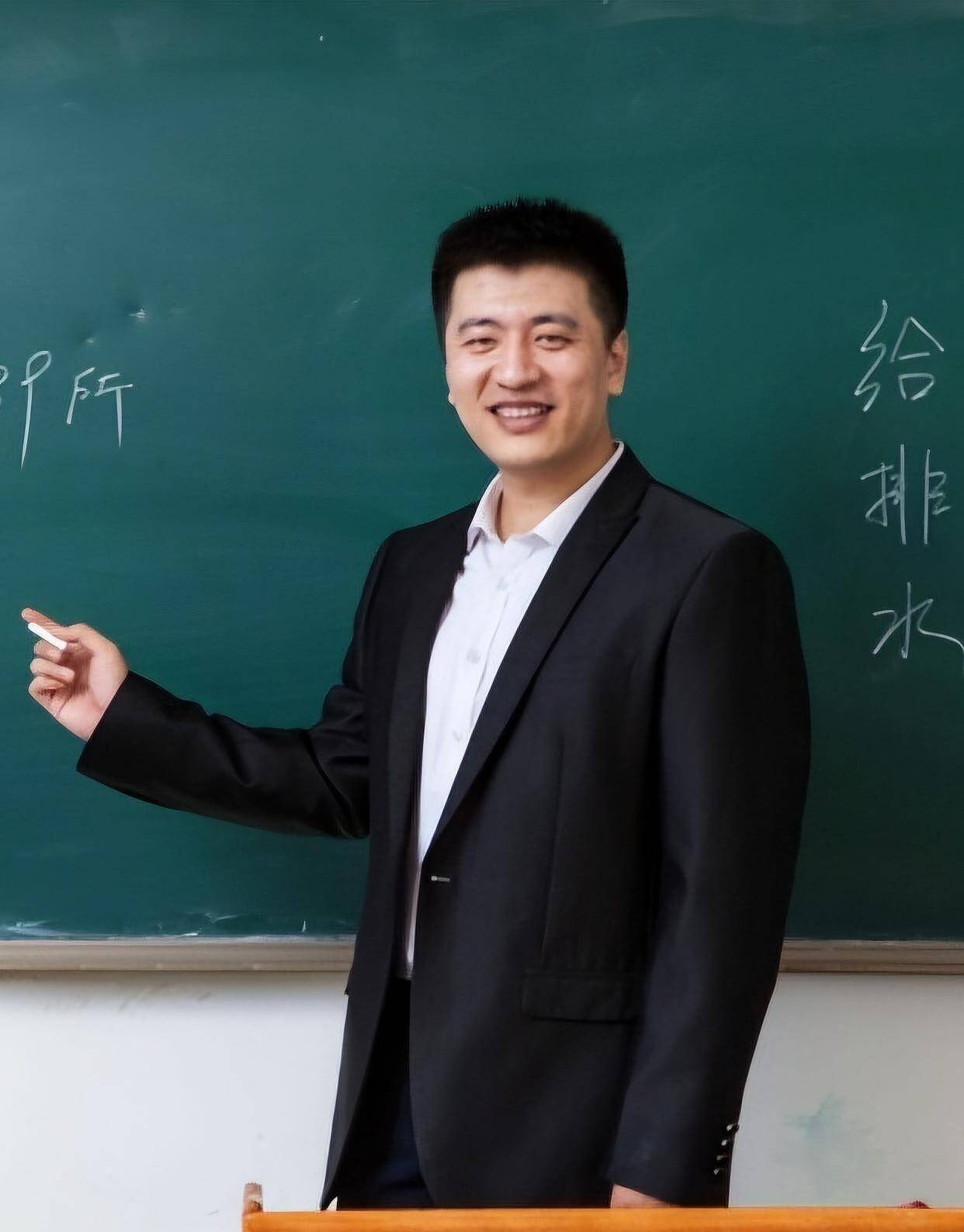 张雪峰二次封禁风波升级，本人关评论删视频，演唱会女子出手了（组图） - 1