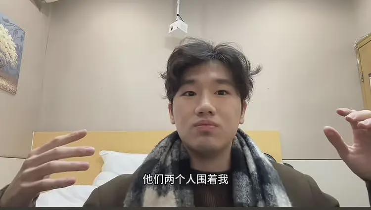 男子称俄免签第一天过去旅游就遭遇黑警（组图） - 2