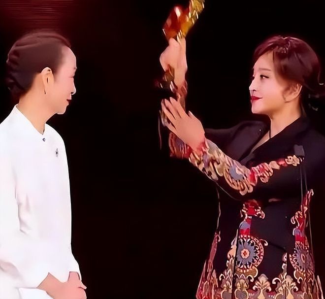 抹黑前夫，“霸凌”周迅，狂妄自大的奚美娟，现在为无知付出代价（组图） - 16