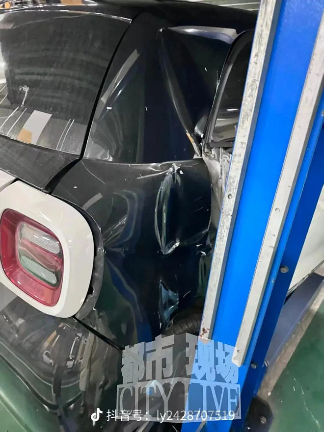 小米自动泊车突失控撞击两车，疑似车主：像发了疯（组图） - 8