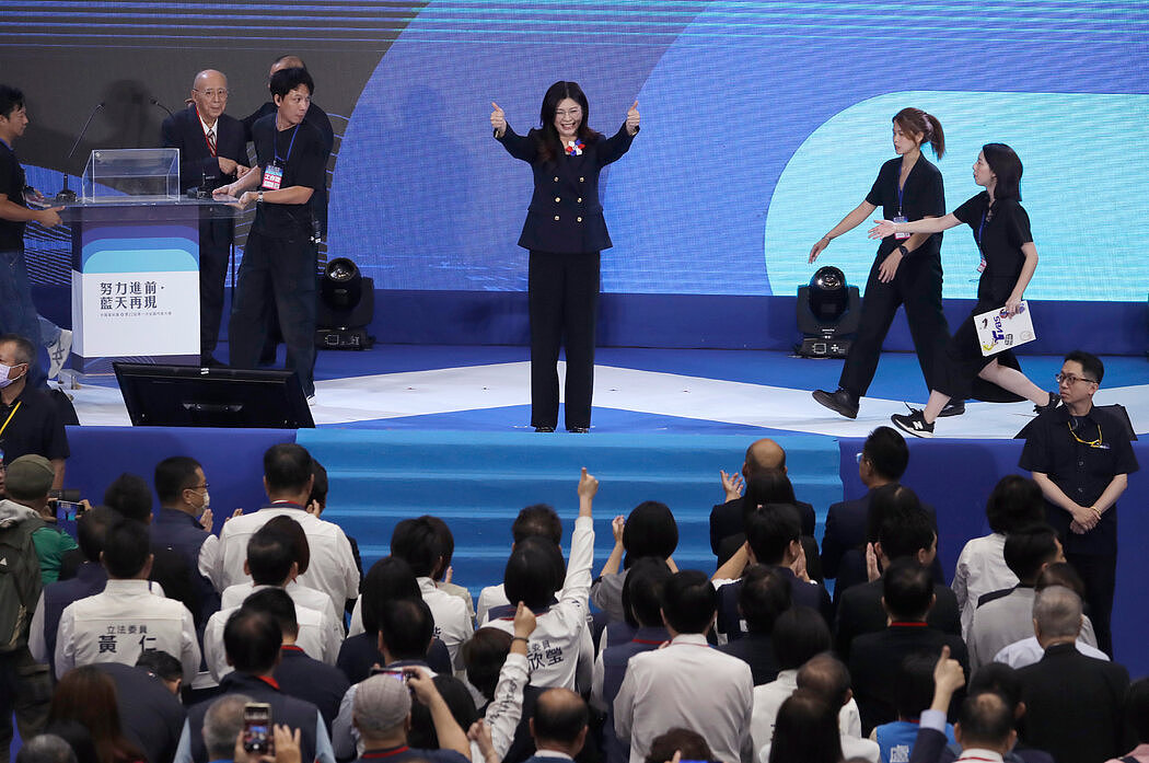国民党主席郑丽文：从台独青年到亲中政治领袖（组图） - 5