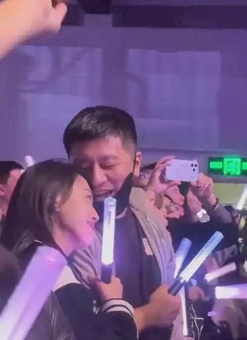张雪峰二次封禁风波升级，本人关评论删视频，演唱会女子出手了（组图） - 5