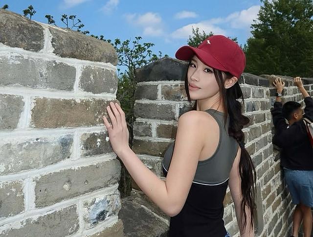 TVB人气女星到内地拍短剧，遭淋冷水变透视装，工作少用积蓄生活（组图） - 1