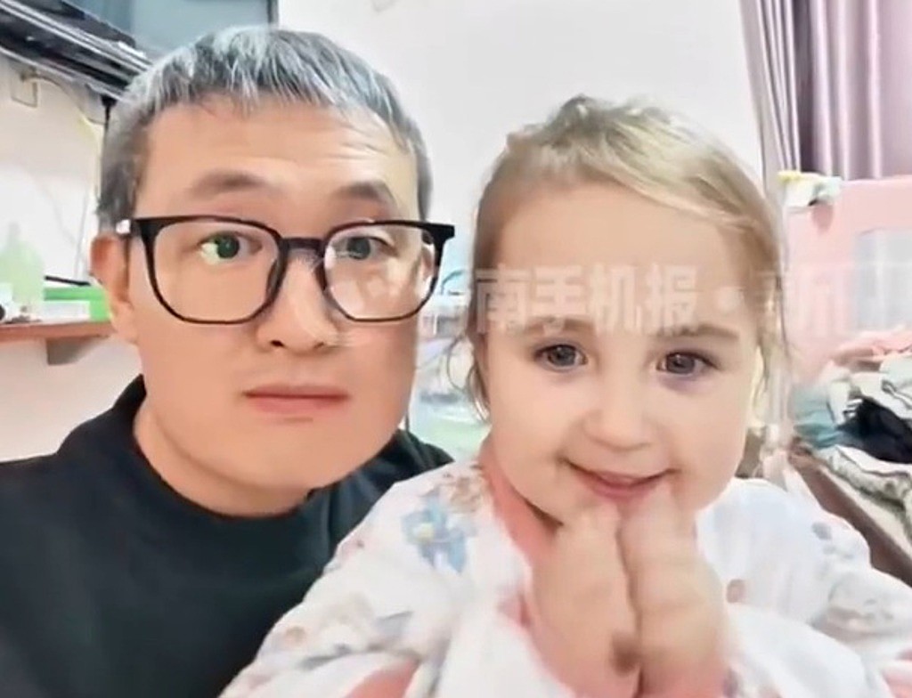 大陆一对夫妻，生出金发碧眼的混血儿（组图） - 1