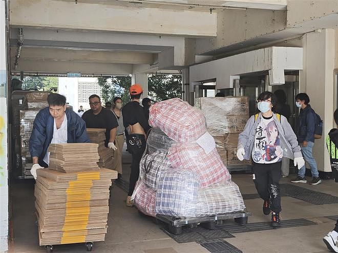大火后的香港宏福苑：伤痛、自救与互助（组图） - 10