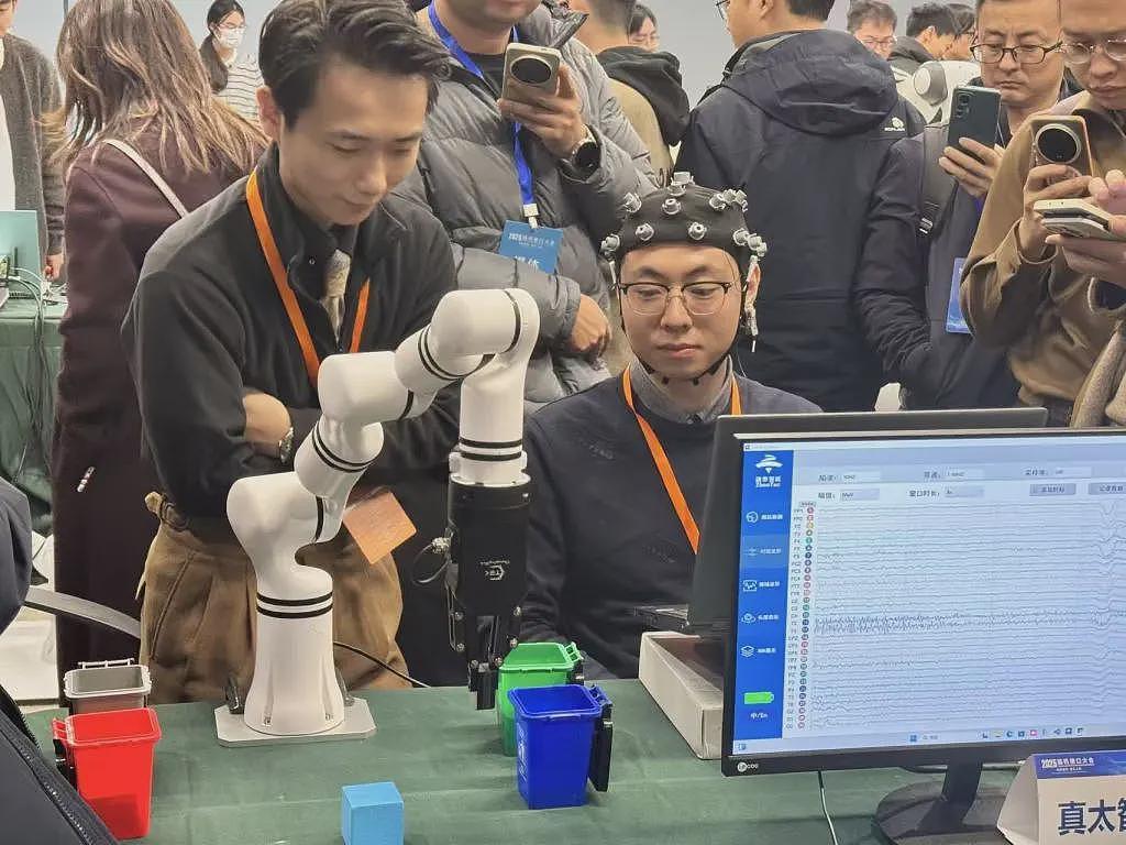 瘫痪，失明不再无解，脑机接口迎“黄金发展期”（组图） - 1