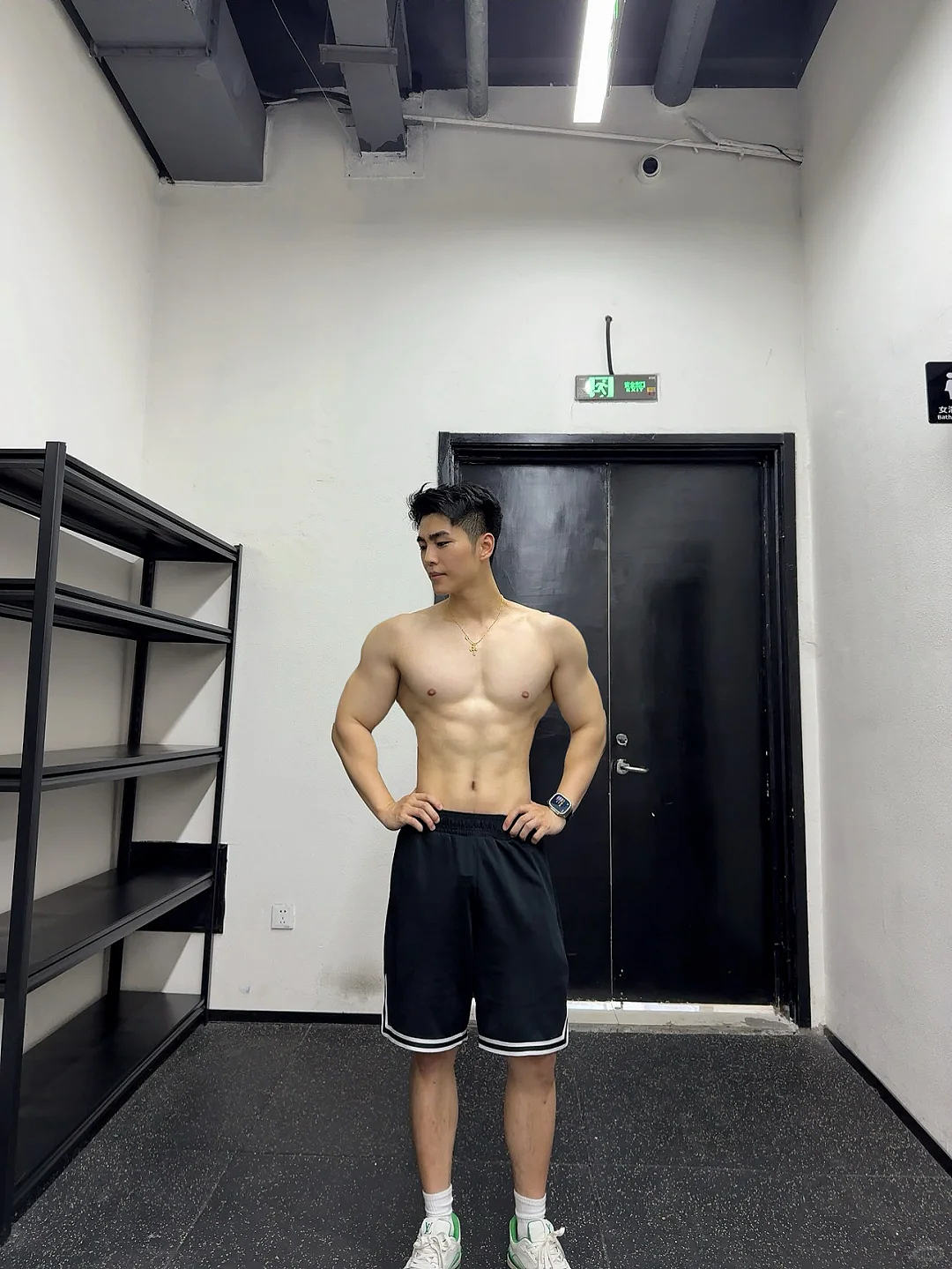 【帅哥】29岁浙江健身博主，奶乎白皮脸蛋，狼狗刚猛纯欲肌肉，这神仙身材直男都心动（组图） - 1