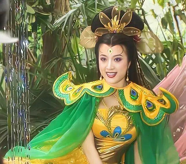 中51岁女星整容，自曝打“胖脸针”后变两坨肉，后悔了（组图） - 1