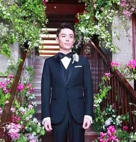 被骂滚出内娱后，她彻底放飞了！10年挚友变挚爱，如今49岁上离婚综艺：嘲笑我，你也配？（组图） - 24