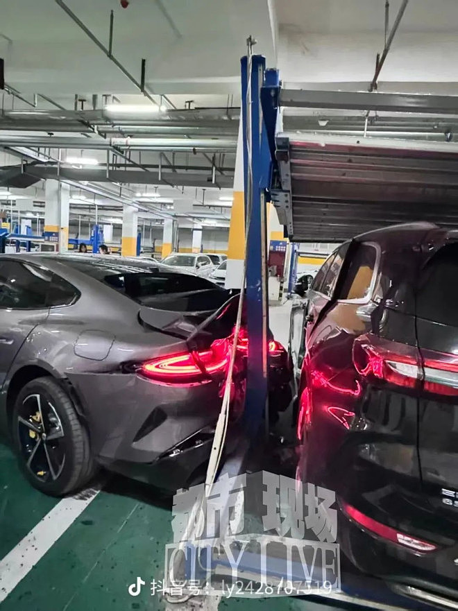 小米自动泊车突失控撞击两车，疑似车主：像发了疯（组图） - 3