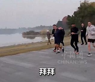 马克龙成都寒风中晨跑,与民众打招呼展亲和力(视频/组图) - 4