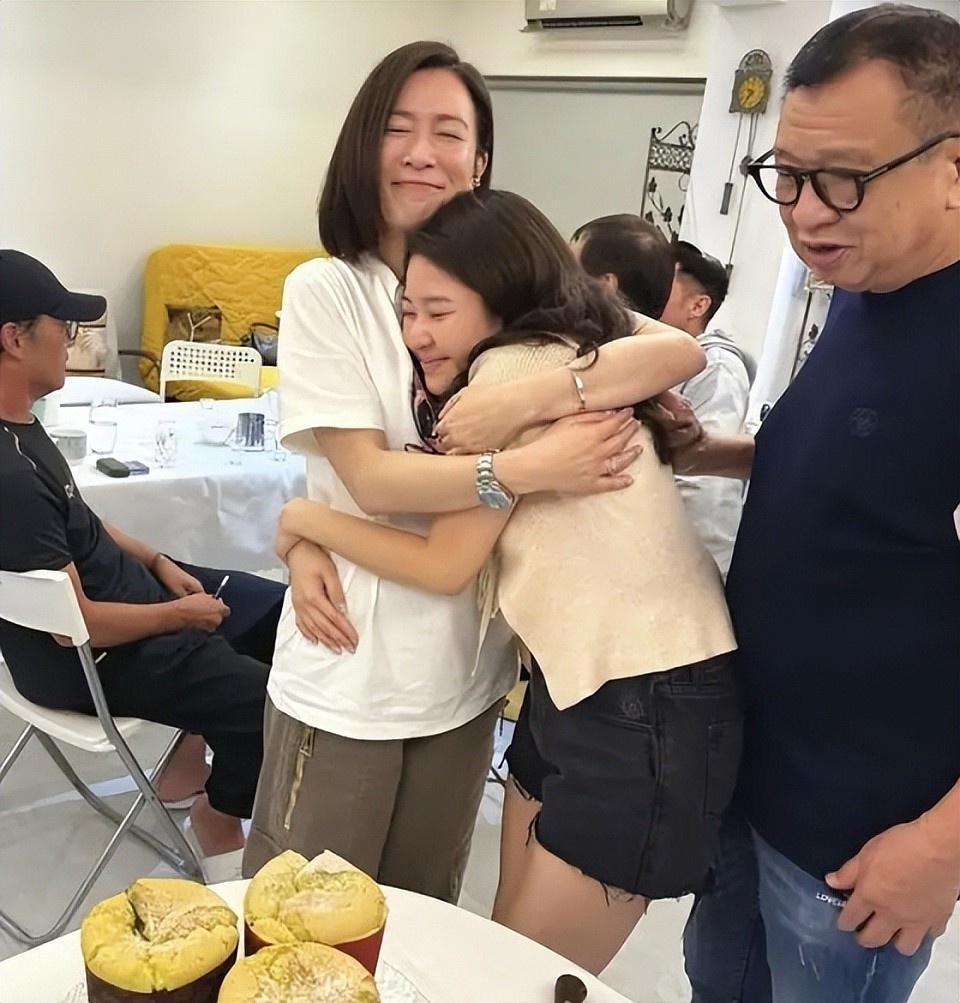 50岁佘诗曼称已看淡生死立好遗嘱:赚钱很辛苦不想被浪费,首回应不婚不育(组图) - 5