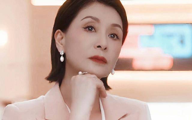 香港知名女星新剧霸气登场，多次和小鲜肉传绯闻（组图） - 2