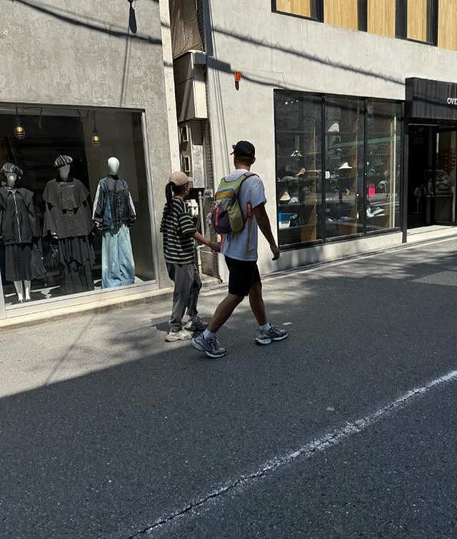 李嘉格官宣离婚当月，与男友大阪约会被偶遇，离婚后变得春光满面（组图） - 4