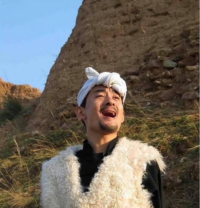 负债百万、露宿街头、装疯卖傻,星光大道草根歌手现状太落魄(组图) - 10