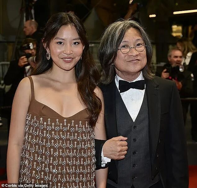华人名媛霸屏巴黎顶奢舞会，百亿家族千金和王室后裔，谁最抢眼？（组图） - 17