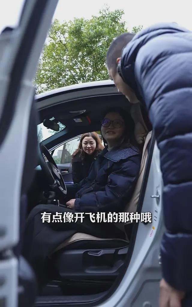 李亚鹏四女儿身份曝光，32岁985毕业在四川工作，高位截肢开改装车（组图） - 14