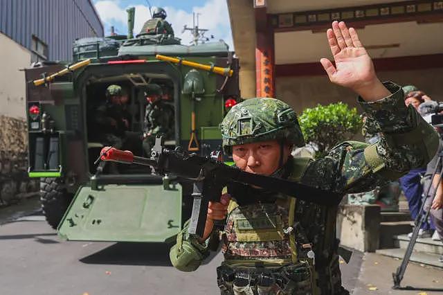 艺人“闪兵”案冰山一角?台湾男性是如何让自己免服兵役(组图) - 4